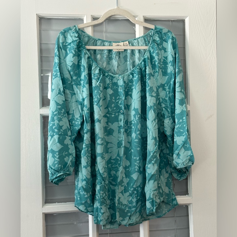 St John's Bay Women's 2X Blue Floral 3/4 Sleeve Light Flowy Blouse | SKU 0772